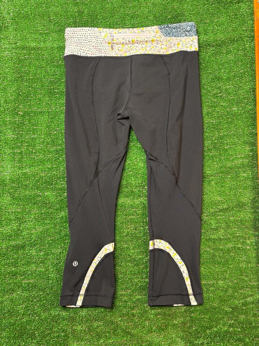 Lululemon Run Inspire Crop II Black Quilt Fresh Fleur Floral Capri Leggings